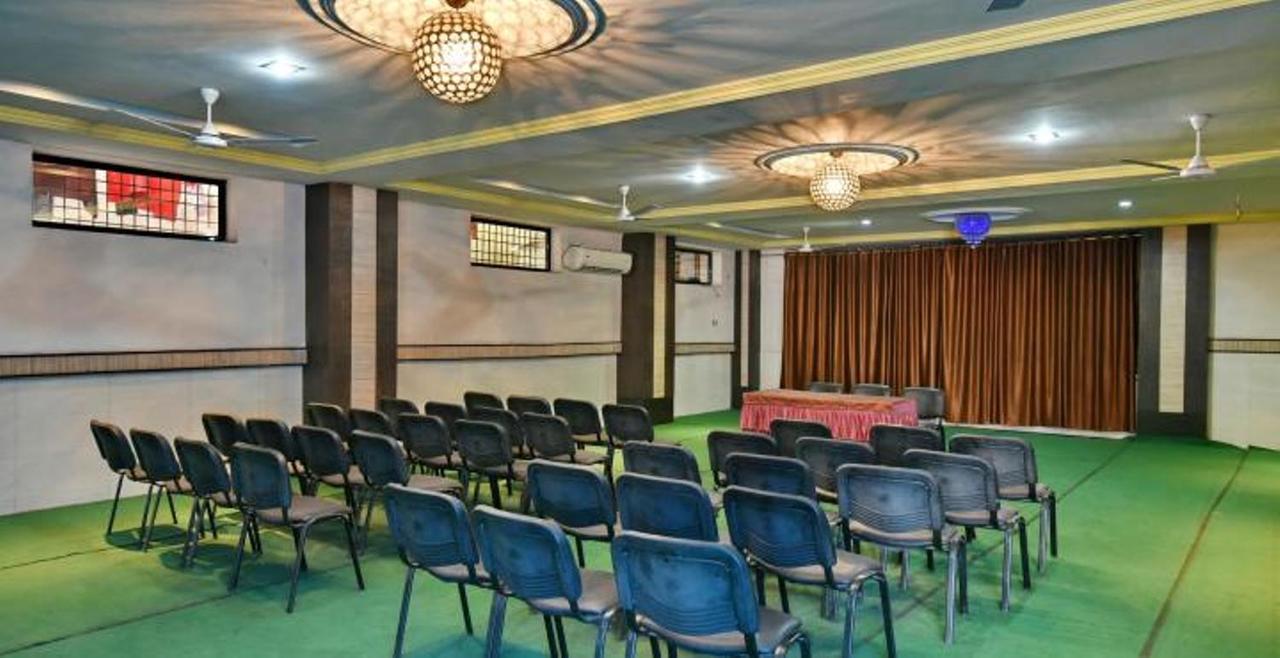Hotel Pink Pearl Raigarh Екстер'єр фото