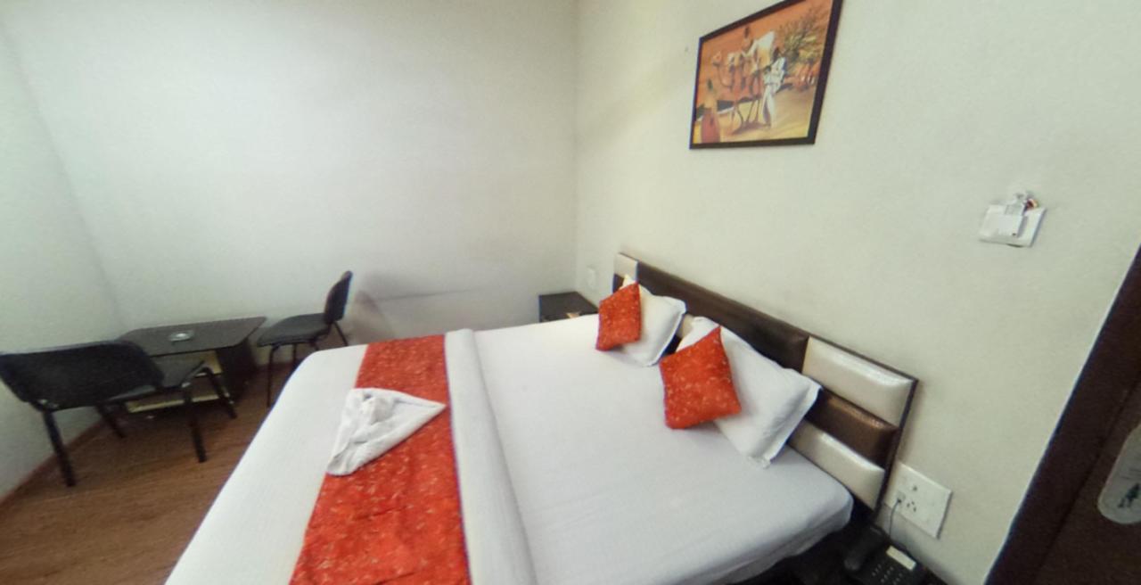 Hotel Pink Pearl Raigarh Екстер'єр фото