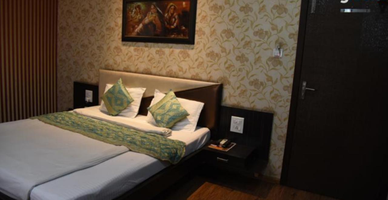 Hotel Pink Pearl Raigarh Екстер'єр фото