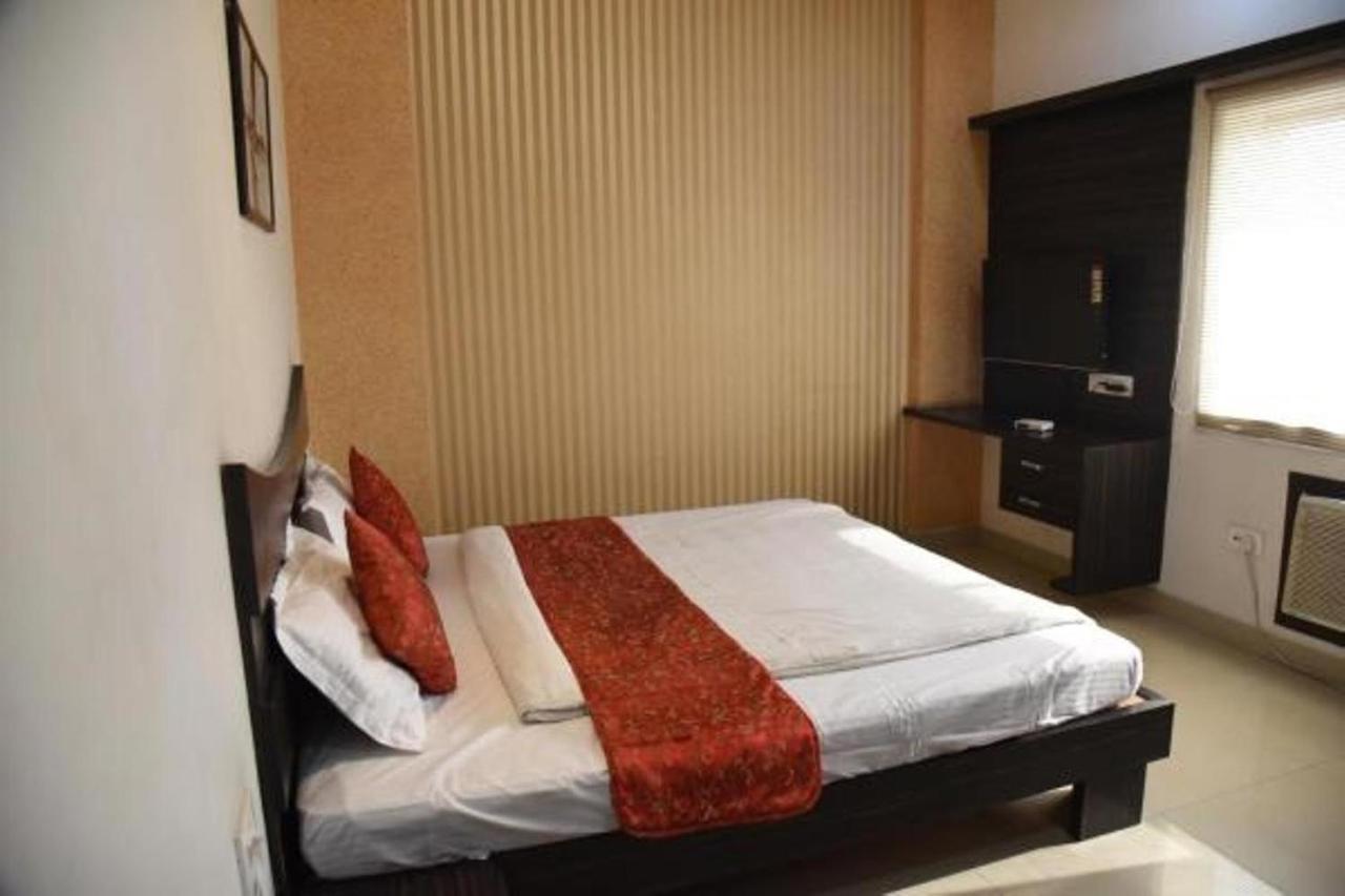 Hotel Pink Pearl Raigarh Екстер'єр фото